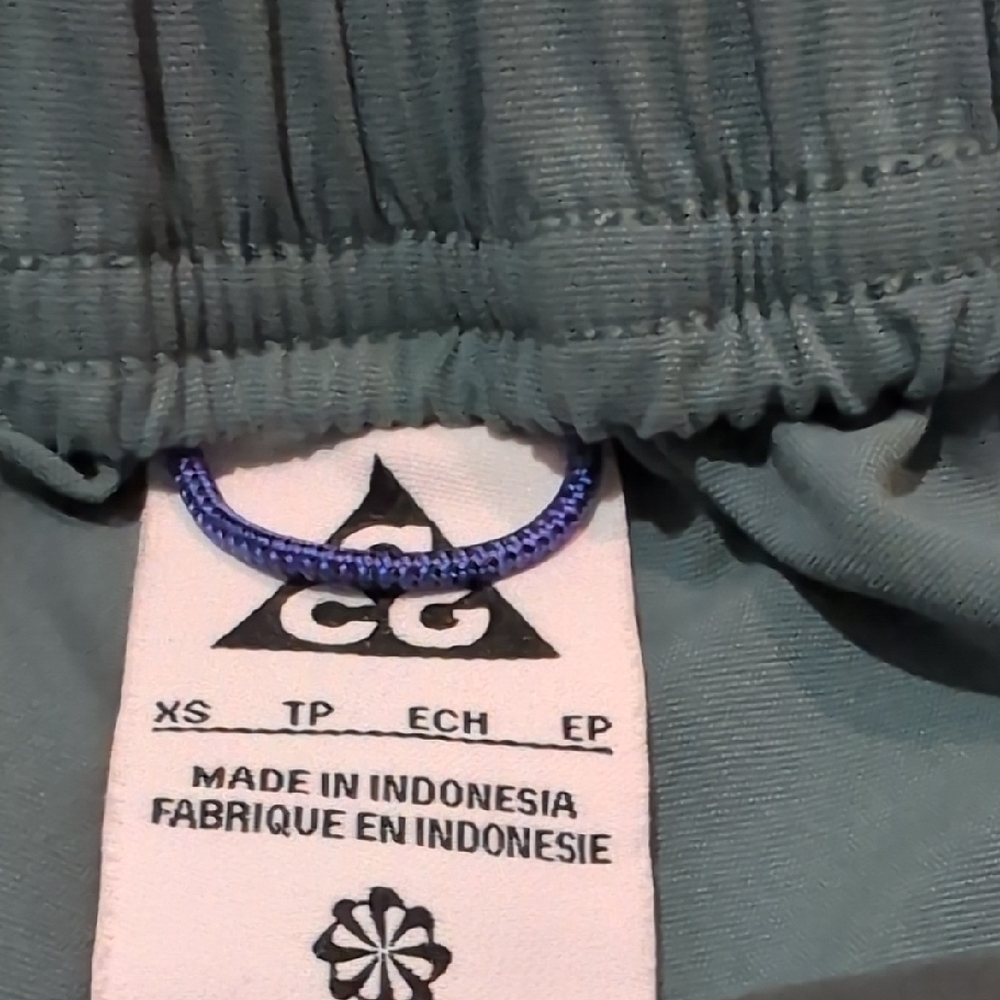 Nike ACG Shorts with Adjustable Belt XS - Picture 2 of 12